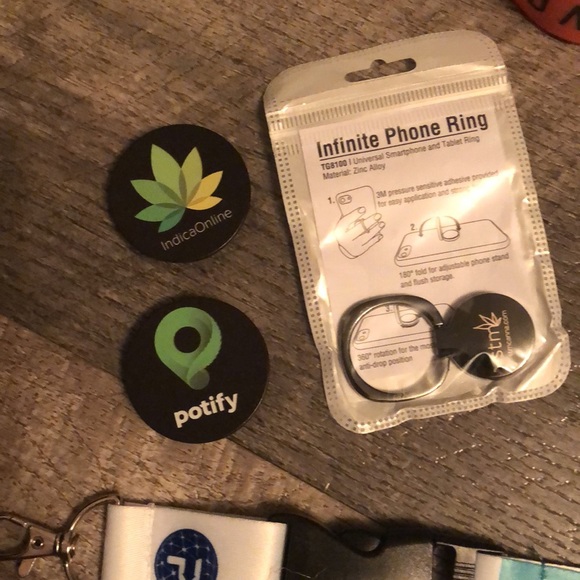 Las Vegas Con, Lot Phone ring, bracelet, lanyard, patch, & promotion swag REEFER - Picture 2 of 8